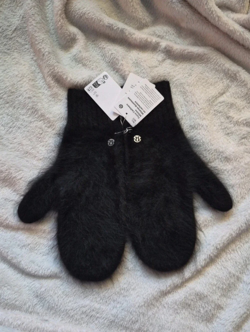 Lululemon Fuzzy Cashmere Mittens NWT